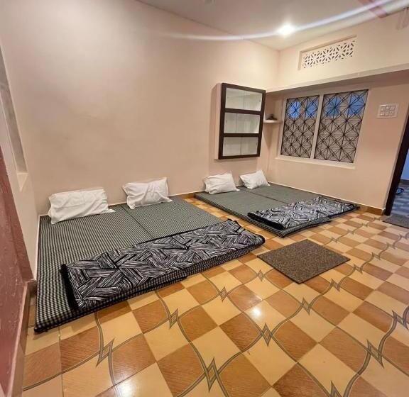 تختخواب و صبحانه Hariom Palace