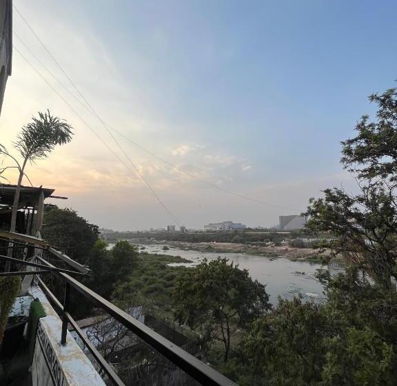 تختخواب و صبحانه Riverstay Rooftop Patio