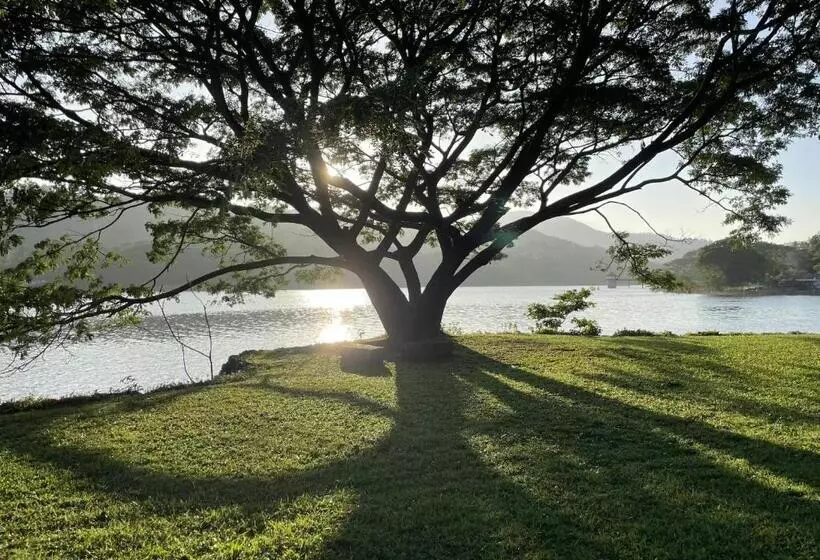 Hotelli Mountbatten S Officers Mess Kandy