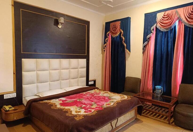 בית מלון כפרי Hidden Chalet Nainital Near Mall Road   Luxury Room   Excellent Customer Service