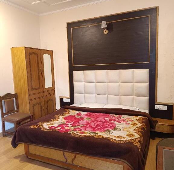 בית מלון כפרי Hidden Chalet Nainital Near Mall Road   Luxury Room   Excellent Customer Service