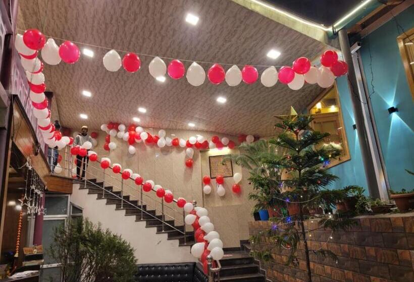 בית מלון כפרי Hidden Chalet Nainital Near Mall Road   Luxury Room   Excellent Customer Service