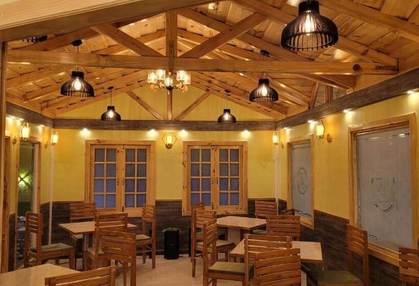 בית מלון כפרי Hidden Chalet Nainital Near Mall Road   Luxury Room   Excellent Customer Service