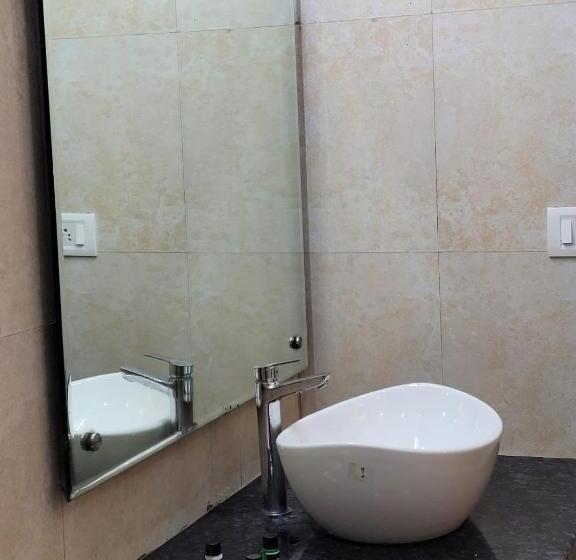 בית מלון כפרי Hidden Chalet Nainital Near Mall Road   Luxury Room   Excellent Customer Service