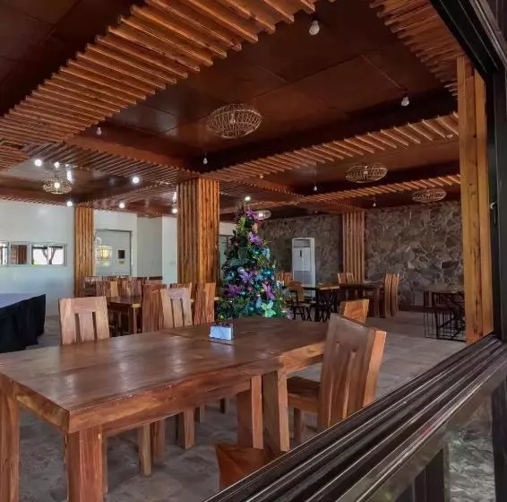 Hotelli The Blessed Purple Bamboo Beach Resort