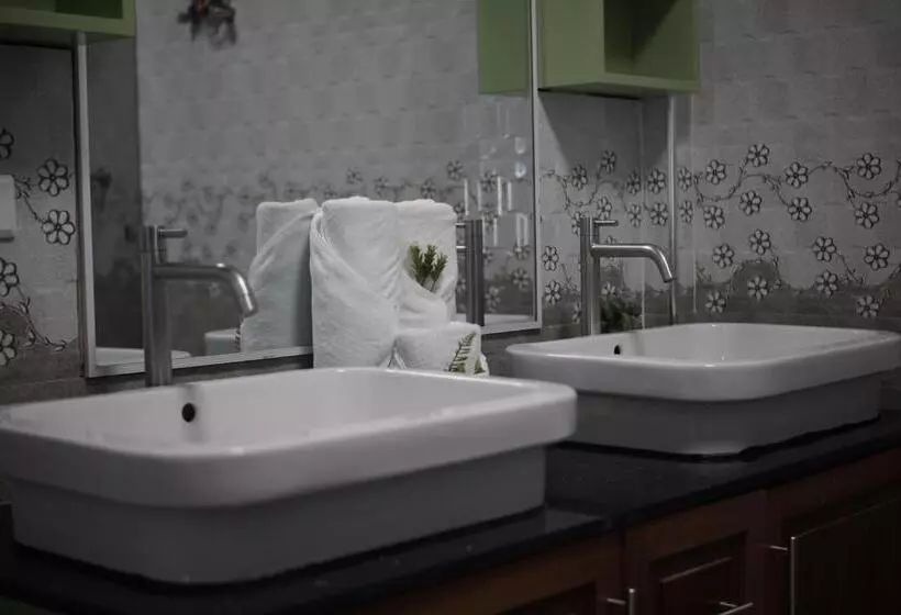 Hotelli The Blessed Purple Bamboo Beach Resort