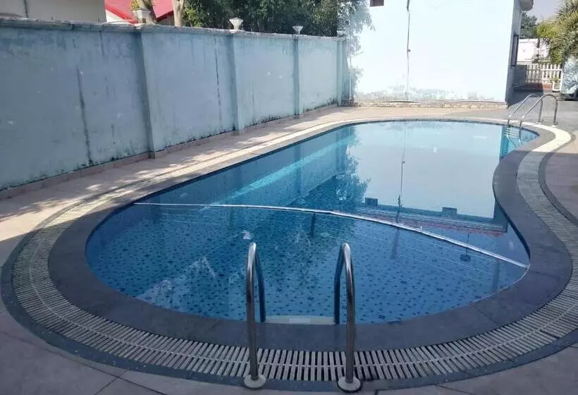Hotelli The Farmerian Resort