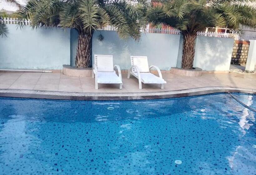 Отель The Farmerian Resort