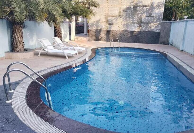 Отель The Farmerian Resort