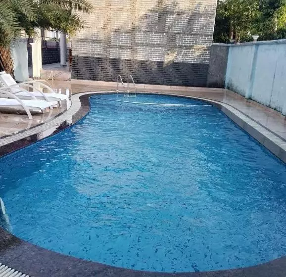 Hotelli The Farmerian Resort