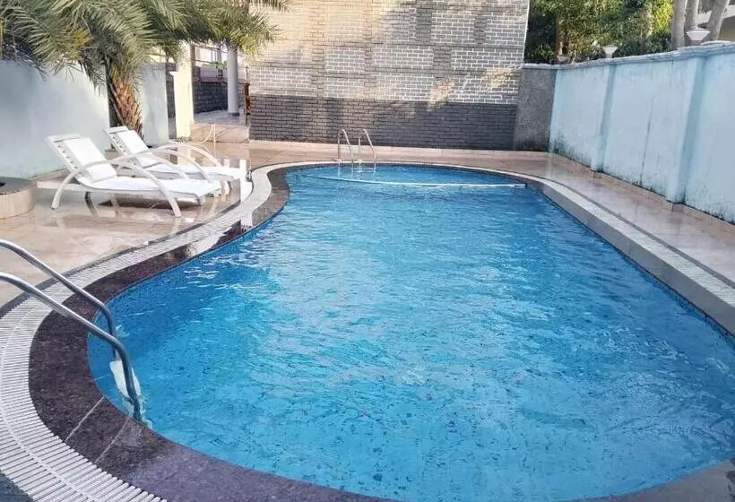Hotelli The Farmerian Resort
