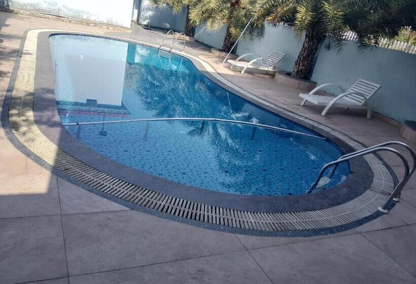 Отель The Farmerian Resort