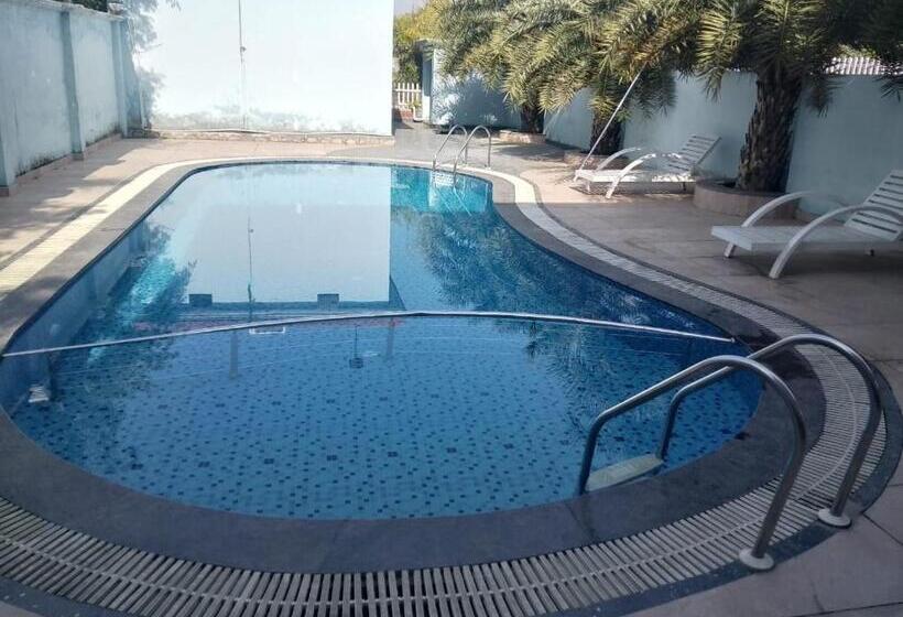 Отель The Farmerian Resort