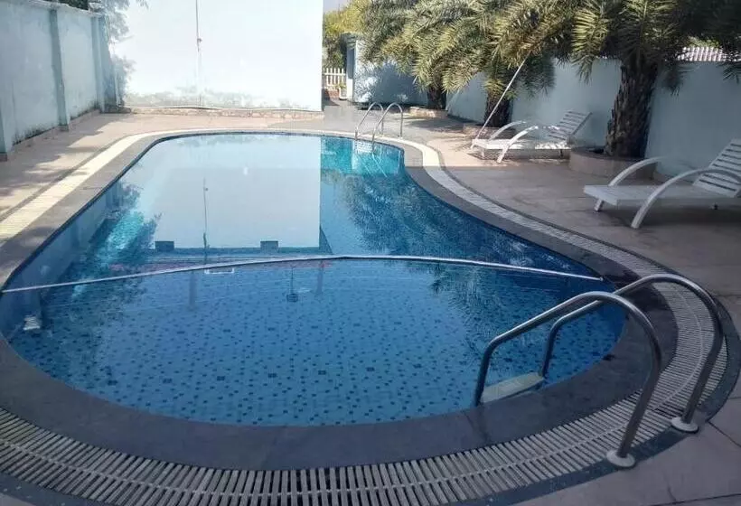 Hotelli The Farmerian Resort