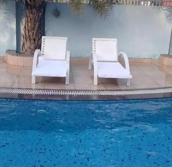 Hotelli The Farmerian Resort