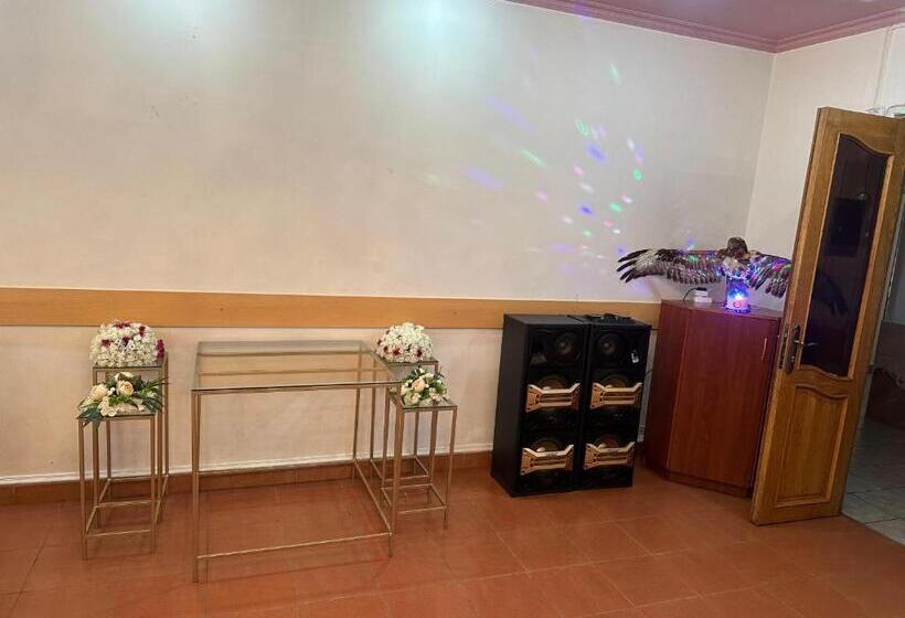 Levon 2 Hotel, Restoran