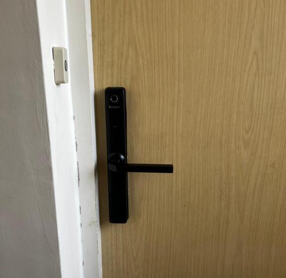 ペンション Crownford Guesthouse   Close To Hanley Centre And University