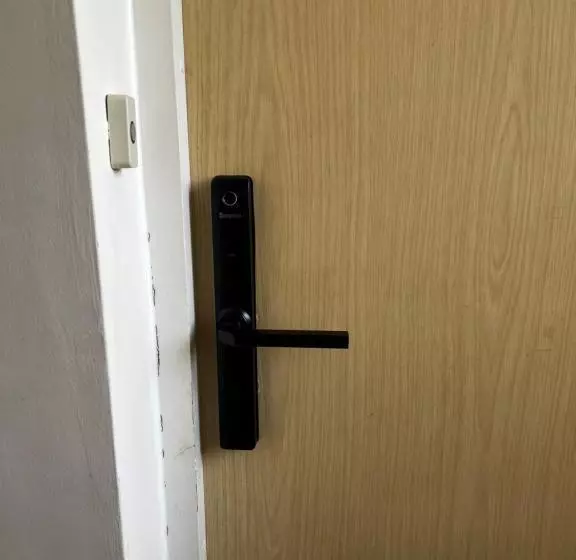 Majatalo Crownford Guesthouse   Close To Hanley Centre And University