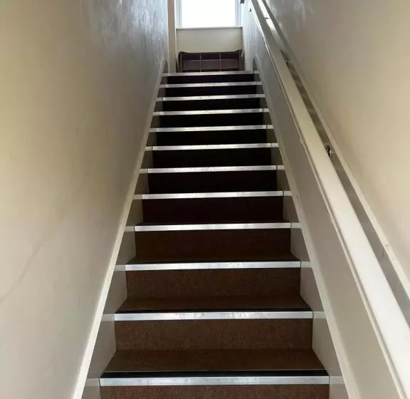 Majatalo Crownford Guesthouse   Close To Hanley Centre And University