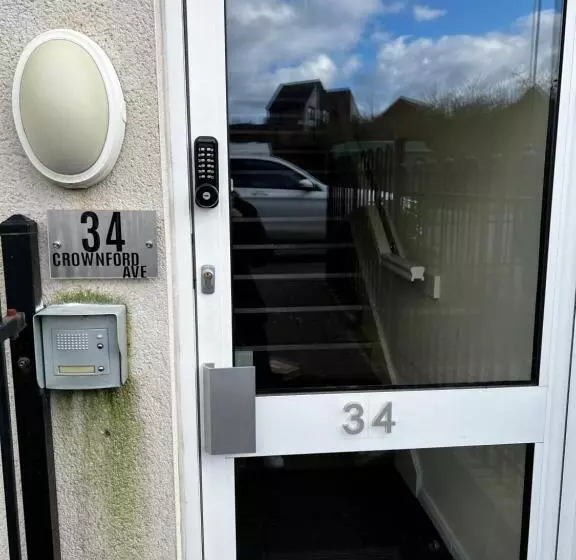 Majatalo Crownford Guesthouse   Close To Hanley Centre And University