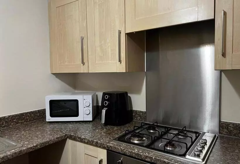 Majatalo Crownford Guesthouse   Close To Hanley Centre And University