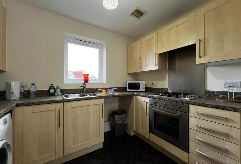 Majatalo Crownford Guesthouse   Close To Hanley Centre And University