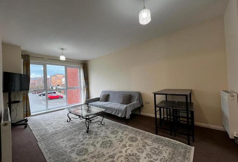 ペンション Crownford Guesthouse   Close To Hanley Centre And University