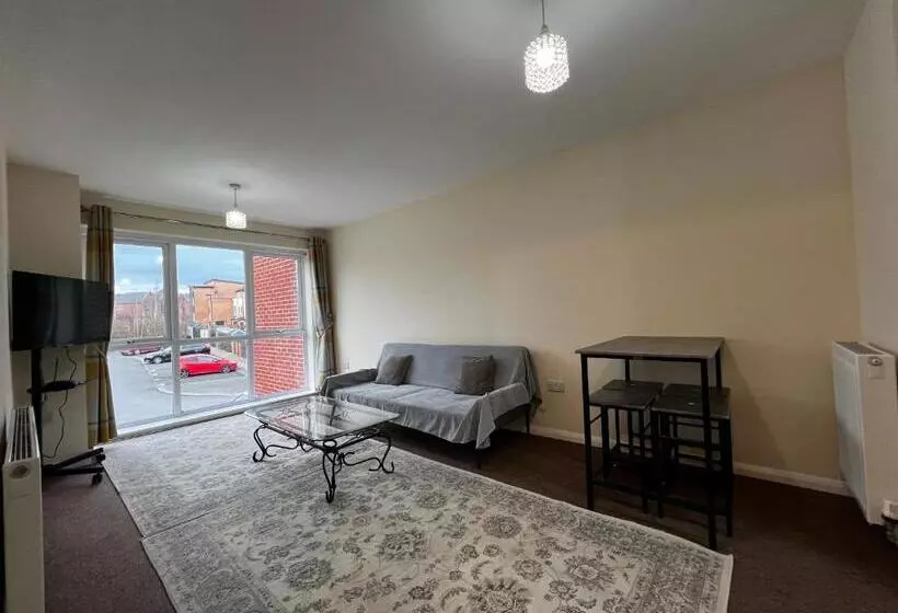 Majatalo Crownford Guesthouse   Close To Hanley Centre And University