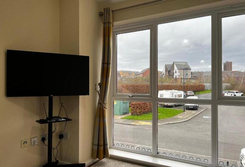 ペンション Crownford Guesthouse   Close To Hanley Centre And University