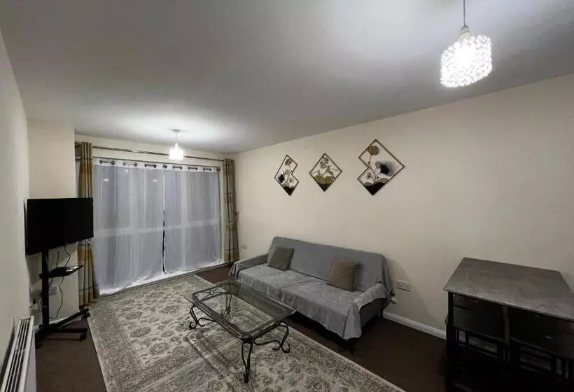 Majatalo Crownford Guesthouse   Close To Hanley Centre And University