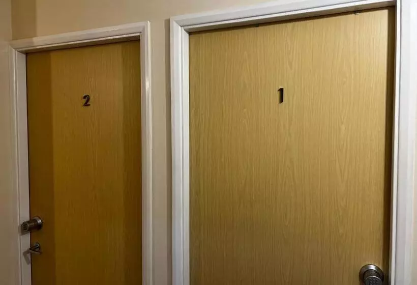 Majatalo Crownford Guesthouse   Close To Hanley Centre And University