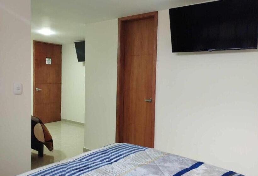 酒店 Colonial House