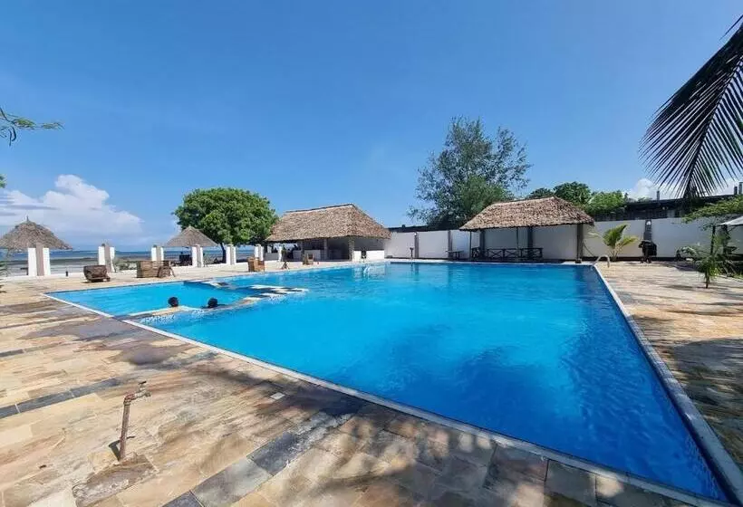 هتل Kwa Mama Village Beach Resort