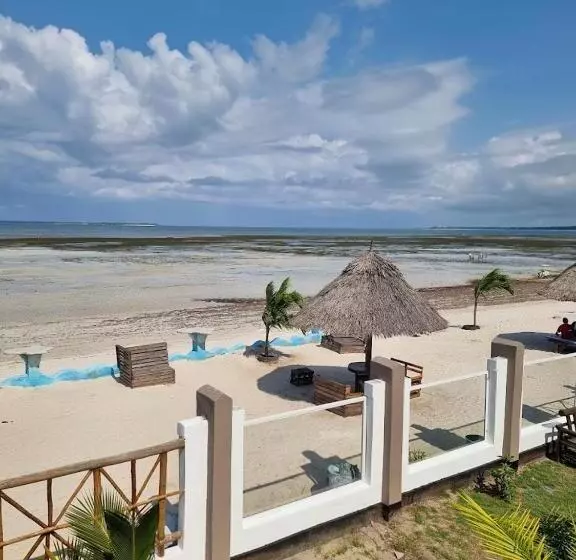 هتل Kwa Mama Village Beach Resort
