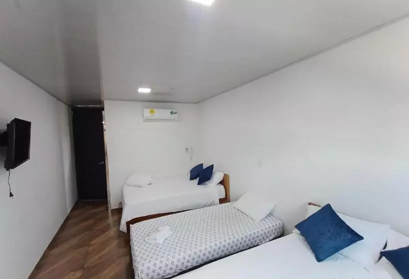 ホテル Media Luna Cucuta