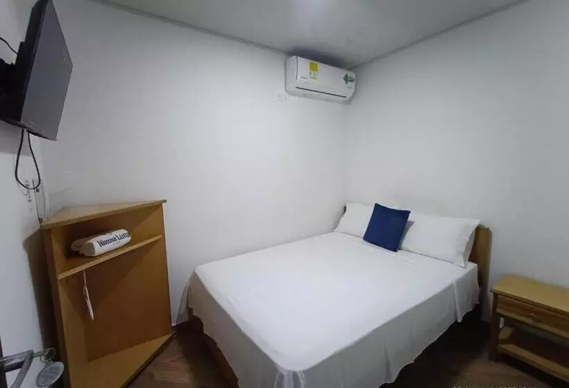 ホテル Media Luna Cucuta