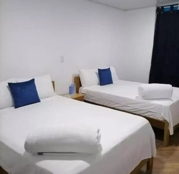 ホテル Media Luna Cucuta