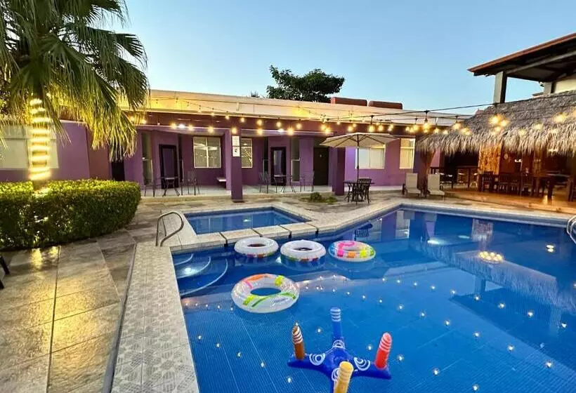 Hotelli Tropical Paradise