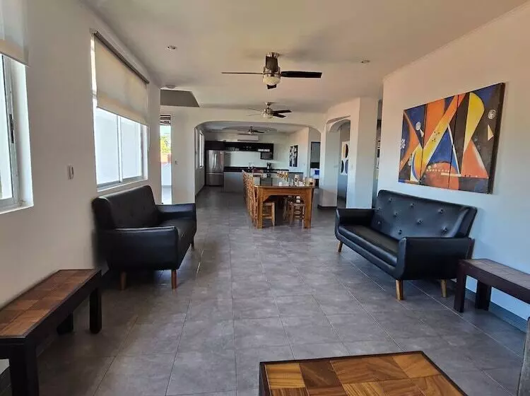 Hotelli Tropical Paradise