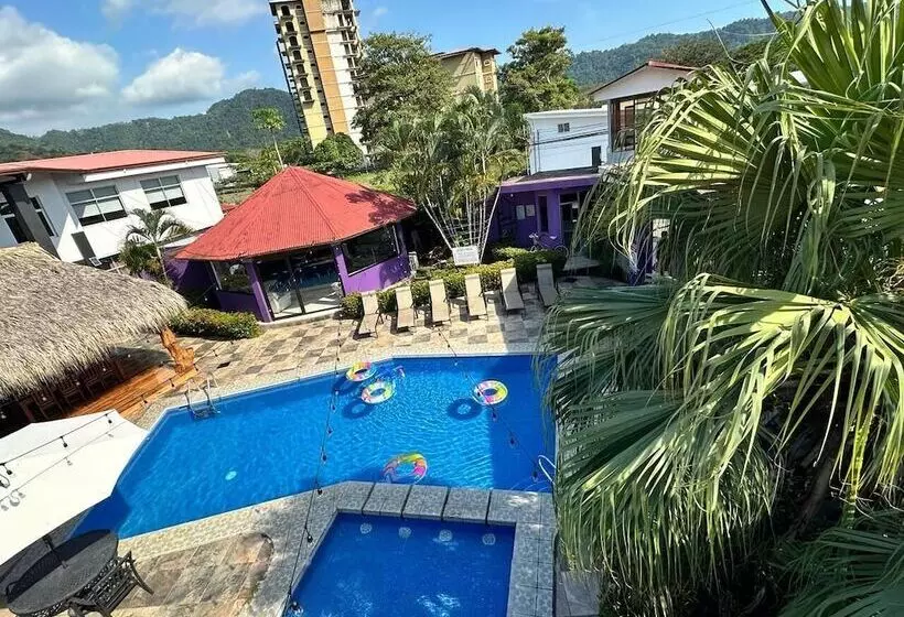 Hotelli Tropical Paradise