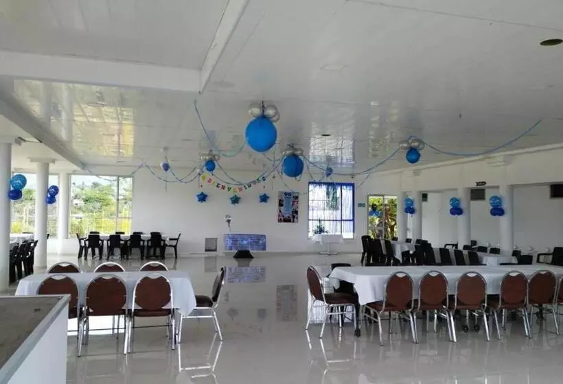 Hotelli Y Cabañas Rio Mayo