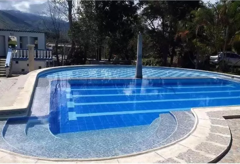 Hotelli Y Cabañas Rio Mayo