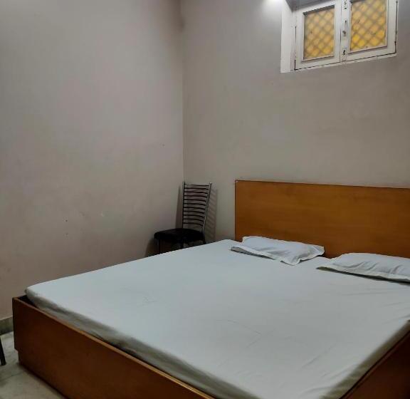 هتل Yatri Niwas Kidwainagar