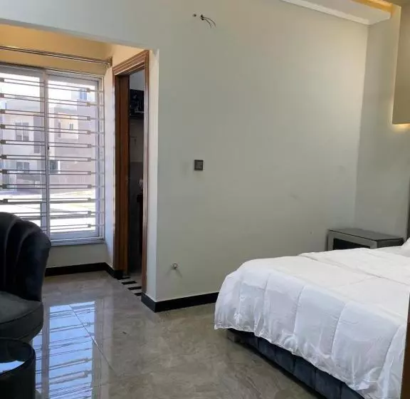 پانسیون Bahria Holliday Home 2