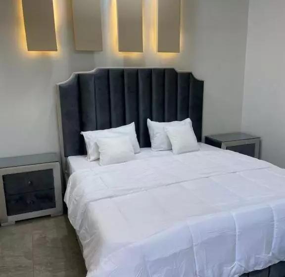 پانسیون Bahria Holliday Home 2
