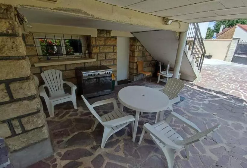 Majatalo Studio Privé Dans Maison