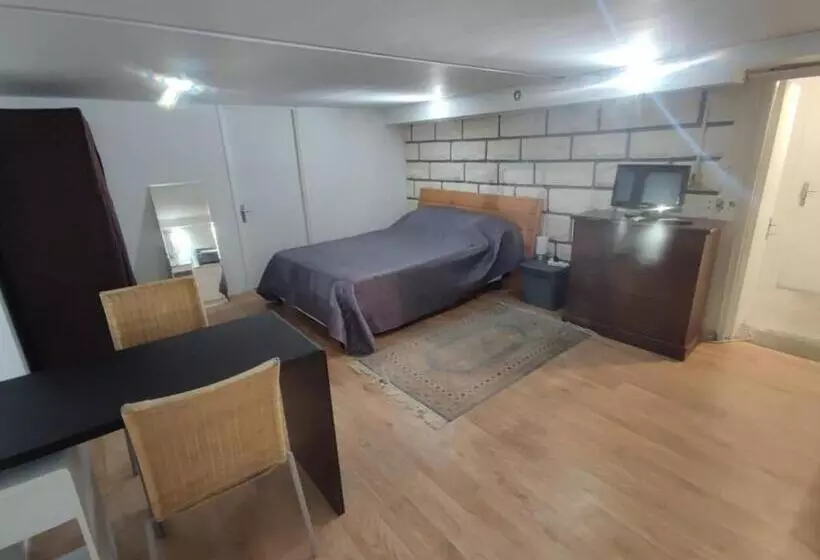 Majatalo Studio Privé Dans Maison