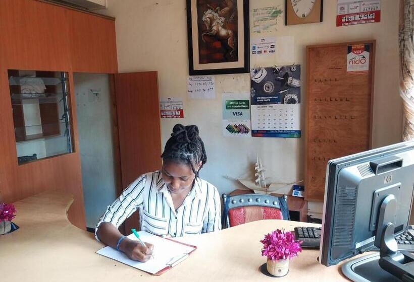 The Desert Rose Hotel Voi