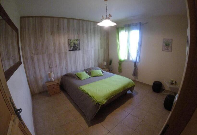 تختخواب و صبحانه Aux Portes De La Camargue