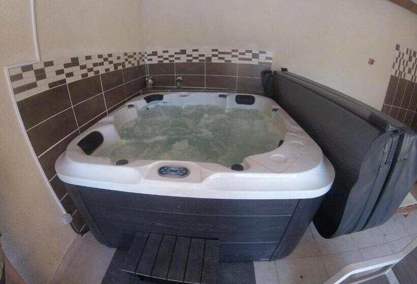 تختخواب و صبحانه Aux Portes De La Camargue